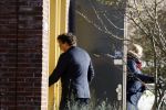 Alkmaar 12 november 2022
Marco Borsato zet vuilnis buiten bij zijn appartement.