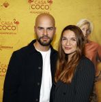 Rotterdam 7 november 2022
Premiere Casa Coco met oa Gerard Cox Joke Bruijs Loes Luca Katja Schuurman Frederique Spigt Bruni Heinke Oscar Aerts Chris Tates Richard Groenendijk en Pamela Teves. Oscar aerts met partner