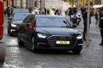 Amsterdam 13 oktober 2022
Prinses Beatrix opent de expositie van haar moeder prinses Juliana in de nieuwe kerk in Amsterdam. Prinses Beatrix in haar audi Q8 met motor begeleiding