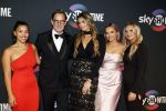 Amsterdam 3 november 2022
Rode loper ivm met nieuwe streamingsdienst Sky showtime bij westergasfabriek. Ronald de Boer met zijn dochters Demi Brooke en Maxime