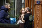 Amsterdam 17 november 2022
Roxeanne Hazes gaat naar de kapper in de Jordaan en haar vriend Erik Zwennes komt haar ophalen .