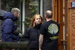 Amsterdam 17 november 2022
Roxeanne Hazes gaat naar de kapper in de Jordaan en haar vriend Erik Zwennes komt haar ophalen .