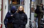 Amsterdam 17 november 2022
Roxeanne Hazes gaat naar de kapper in de Jordaan en haar vriend Erik Zwennes komt haar ophalen .