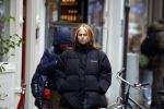 Amsterdam 17 november 2022
Roxeanne Hazes gaat naar de kapper in de Jordaan en haar vriend Erik Zwennes komt haar ophalen .