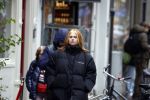 Amsterdam 17 november 2022
Roxeanne Hazes gaat naar de kapper in de Jordaan en haar vriend Erik Zwennes komt haar ophalen .