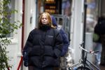 Amsterdam 17 november 2022
Roxeanne Hazes gaat naar de kapper in de Jordaan en haar vriend Erik Zwennes komt haar ophalen .