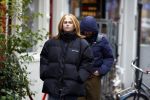 Amsterdam 17 november 2022
Roxeanne Hazes gaat naar de kapper in de Jordaan en haar vriend Erik Zwennes komt haar ophalen .