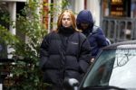 Amsterdam 17 november 2022
Roxeanne Hazes gaat naar de kapper in de Jordaan en haar vriend Erik Zwennes komt haar ophalen .