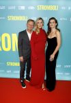 Amsterdam 31 oktober 2022
Premiere Stromboli in Tuschinski.
Saskia Noort met Michiel v Erp en Elise Schaap