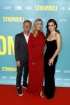 Amsterdam 31 oktober 2022
Premiere Stromboli in Tuschinski.
Saskia Noort met Michiel v Erp en Elise Schaap