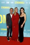Amsterdam 31 oktober 2022
Premiere Stromboli in Tuschinski.
Saskia Noort met Michiel v Erp en Elise Schaap