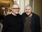 Amsterdam 17 november 2022
In theater Betty Asfalt viert Annemarie Oster haar 80e verjaardag . Willem Nijholt kwam met zijn partner Ben Swibben