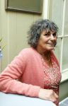 Amsterdam 17 november 2022
In theater Betty Asfalt viert Annemarie Oster haar 80e verjaardag . Yvonne Kroonenberg