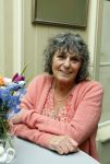 Amsterdam 17 november 2022
In theater Betty Asfalt viert Annemarie Oster haar 80e verjaardag . Yvonne Kroonenberg