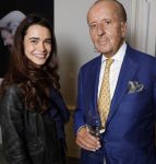 Amsterdam 29 oktober 2023
Opening expositie Davide Heijmans . Haar man Thierry Baudet en haar zoontje waren ook aanwezig .
Davide Heijmans en Theo Hiddema