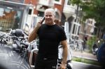 Amsterdam 11 oktober 2023
Dries Roelvink bellend op straat.
