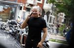 Amsterdam 11 oktober 2023
Dries Roelvink bellend op straat.