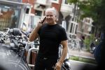 Amsterdam 11 oktober 2023
Dries Roelvink bellend op straat.