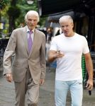 Amsterdam 3 oktober 2023
Dries Roelvink met zijn beste vriend Gunther onderweg naar een heerlijke lunch in Amsterdam zuid. Gunther wordt bijna 85 jaar oud