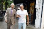 Amsterdam 3 oktober 2023
Dries Roelvink met zijn beste vriend Gunther onderweg naar een heerlijke lunch in Amsterdam zuid. Gunther wordt bijna 85 jaar oud