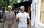 Amsterdam 3 oktober 2023
Dries Roelvink met zijn beste vriend Gunther onderweg naar een heerlijke lunch in Amsterdam zuid. Gunther wordt bijna 85 jaar oud
