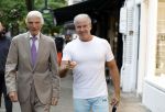Amsterdam 3 oktober 2023
Dries Roelvink met zijn beste vriend Gunther onderweg naar een heerlijke lunch in Amsterdam zuid. Gunther wordt bijna 85 jaar oud