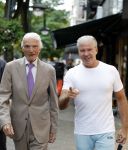 Amsterdam 3 oktober 2023
Dries Roelvink met zijn beste vriend Gunther onderweg naar een heerlijke lunch in Amsterdam zuid. Gunther wordt bijna 85 jaar oud