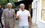 Amsterdam 3 oktober 2023
Dries Roelvink met zijn beste vriend Gunther onderweg naar een heerlijke lunch in Amsterdam zuid. Gunther wordt bijna 85 jaar oud