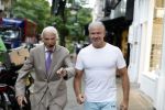 Amsterdam 3 oktober 2023
Dries Roelvink met zijn beste vriend Gunther onderweg naar een heerlijke lunch in Amsterdam zuid. Gunther wordt bijna 85 jaar oud