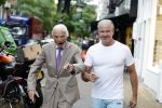 Amsterdam 3 oktober 2023
Dries Roelvink met zijn beste vriend Gunther onderweg naar een heerlijke lunch in Amsterdam zuid. Gunther wordt bijna 85 jaar oud