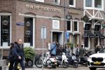 Amsterdam 21 oktober 2023
Rij met klanten voor de deur bij Blushing van Gordon.