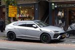 Amsterdam 9 oktober 2023
Gregory v d Wiel haalt samen met zijn dochter een vers sapje bij Joe and the juice . Gregory rijdt in een Lamborghini Urus