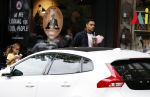 Amsterdam 9 oktober 2023
Gregory v d Wiel haalt samen met zijn dochter een vers sapje bij Joe and the juice . Gregory rijdt in een Lamborghini Urus