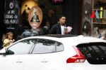 Amsterdam 9 oktober 2023
Gregory v d Wiel haalt samen met zijn dochter een vers sapje bij Joe and the juice . Gregory rijdt in een Lamborghini Urus