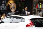 Amsterdam 9 oktober 2023
Gregory v d Wiel haalt samen met zijn dochter een vers sapje bij Joe and the juice . Gregory rijdt in een Lamborghini Urus