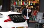 Amsterdam 9 oktober 2023
Gregory v d Wiel haalt samen met zijn dochter een vers sapje bij Joe and the juice . Gregory rijdt in een Lamborghini Urus