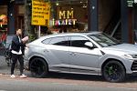 Amsterdam 9 oktober 2023
Gregory v d Wiel haalt samen met zijn dochter een vers sapje bij Joe and the juice . Gregory rijdt in een Lamborghini Urus