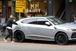 Amsterdam 9 oktober 2023
Gregory v d Wiel haalt samen met zijn dochter een vers sapje bij Joe and the juice . Gregory rijdt in een Lamborghini Urus