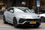 Amsterdam 9 oktober 2023
Gregory v d Wiel haalt samen met zijn dochter een vers sapje bij Joe and the juice . Gregory rijdt in een Lamborghini Urus