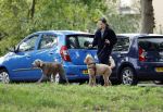 Omgeving Amsterdam 14 oktober 2023
Igone de Jongh heeft een nieuw huis na haar scheiding van Thijs Romer . Igone laat allebei de honden uit.