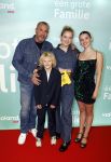 Amsterdam 10 oktober 2023
Premiere een grote familie in Tuschinski . Vidoeland gaat het uitzenden.Jeroen v Koningsbrugge Moos Hofstra Doris Zuijderland en Josephine Arendsen