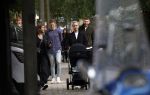 Amsterdam 5 oktober 2023
Joey Veerman en zijn vriendin Chantalle Schilder en hun baby zijn dagje in Amsterdam . Zezijn dar met Joel Drommel en zijn vriendin Laura v Leeuwen