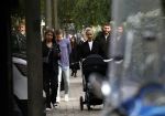 Amsterdam 5 oktober 2023
Joey Veerman en zijn vriendin Chantalle Schilder en hun baby zijn dagje in Amsterdam . Zezijn dar met Joel Drommel en zijn vriendin Laura v Leeuwen