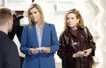 Eindhoven 26 oktober 2023
Koningin Maxima op bezok bij de dutch design week in Eindhoven . Maxima had haar goede vriendin Mariska Dietz mee genomen . Mariska Heeft paleis huis Den Bosch ingericht .
