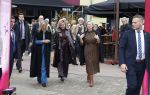 Eindhoven 26 oktober 2023
Koningin Maxima op bezok bij de dutch design week in Eindhoven . Maxima had haar goede vriendin Mariska Dietz mee genomen . Mariska Heeft paleis huis Den Bosch ingericht .