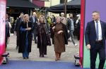 Eindhoven 26 oktober 2023
Koningin Maxima op bezok bij de dutch design week in Eindhoven . Maxima had haar goede vriendin Mariska Dietz mee genomen . Mariska Heeft paleis huis Den Bosch ingericht .