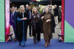 Eindhoven 26 oktober 2023
Koningin Maxima op bezok bij de dutch design week in Eindhoven . Maxima had haar goede vriendin Mariska Dietz mee genomen . Mariska Heeft paleis huis Den Bosch ingericht .