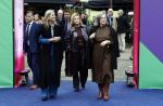 Eindhoven 26 oktober 2023
Koningin Maxima op bezok bij de dutch design week in Eindhoven . Maxima had haar goede vriendin Mariska Dietz mee genomen . Mariska Heeft paleis huis Den Bosch ingericht .