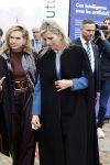 Eindhoven 26 oktober 2023
Koningin Maxima op bezok bij de dutch design week in Eindhoven . Maxima had haar goede vriendin Mariska Dietz mee genomen . Mariska Heeft paleis huis Den Bosch ingericht .