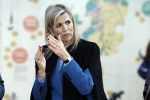 Eindhoven 26 oktober 2023
Koningin Maxima op bezok bij de dutch design week in Eindhoven . Maxima had haar goede vriendin Mariska Dietz mee genomen . Mariska Heeft paleis huis Den Bosch ingericht .